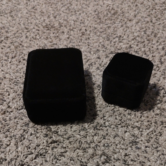 Black Velvet Necklace and Ring Box - Picture 1 of 6